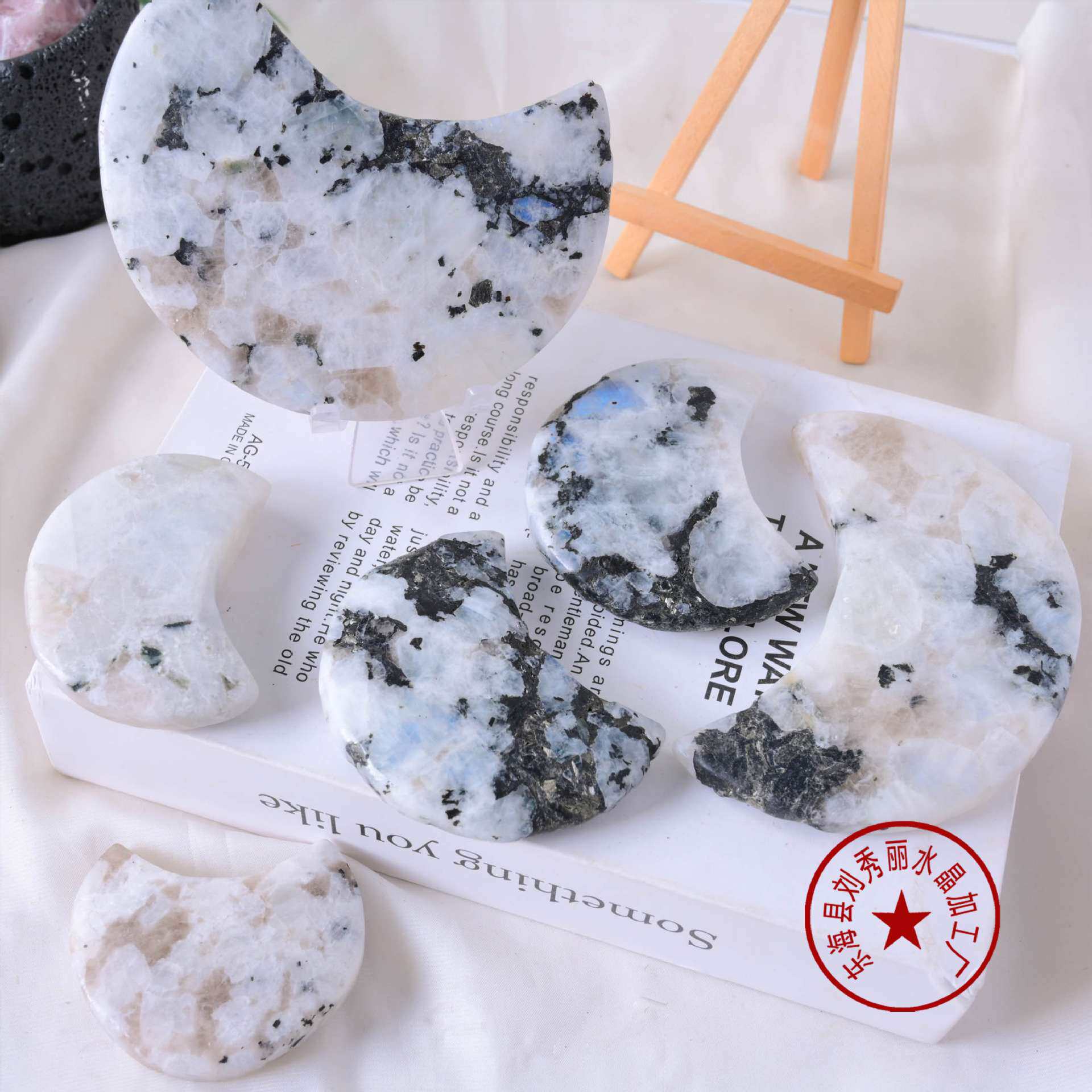 天然水晶原石彩虹月光石月亮雕刻居家办公桌面摆件水晶工艺品