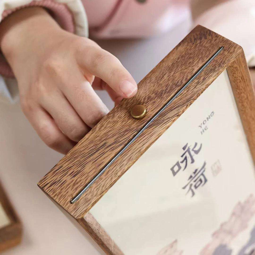 胡桃木相框摆台实木桌面小摆件可调节小夜灯氛围灯创意充电发光画