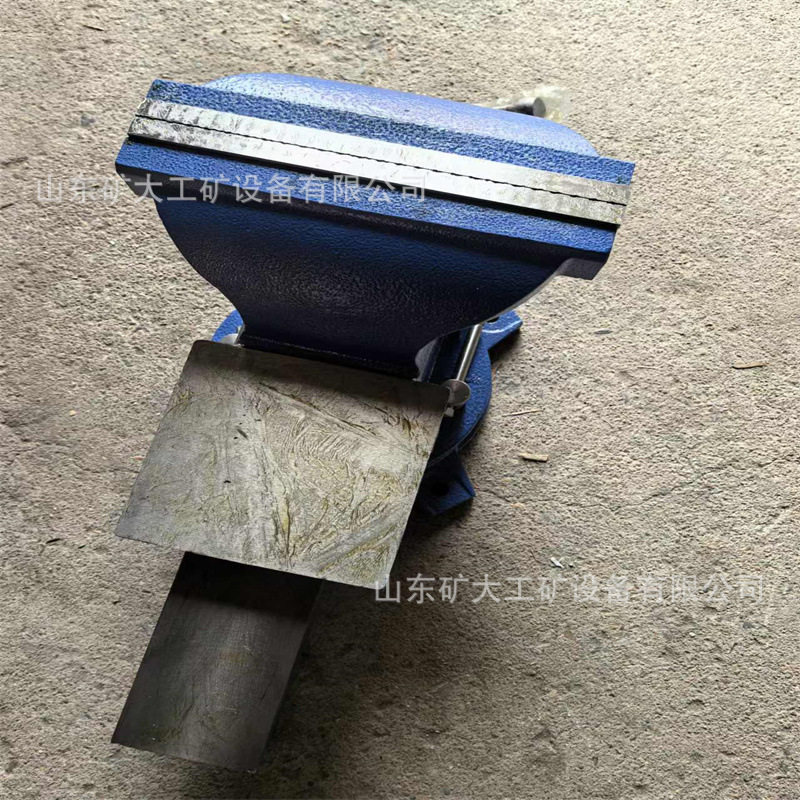 台虎钳工作台多功能精密夹具微型工作可靠桌钳平口钳
