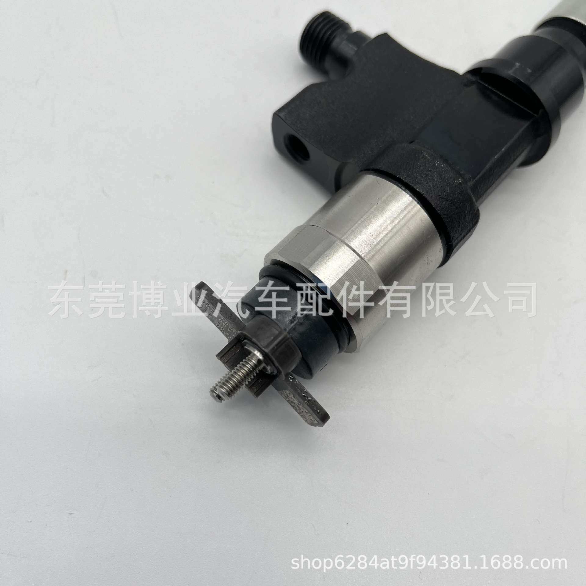 高压共轨喷油器095000-8900/8981518370适用4HK1发动机