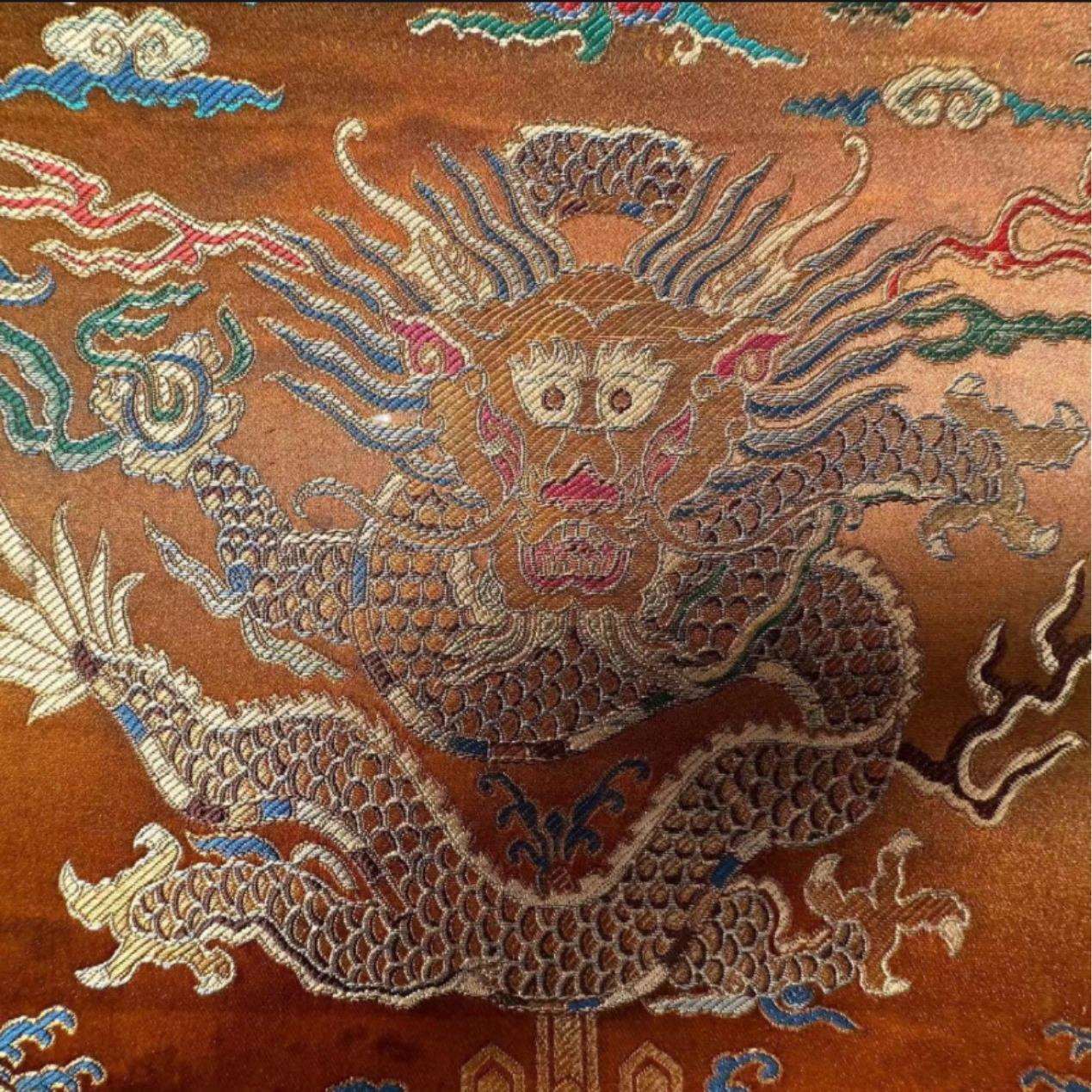 厂家锦盒四条屏精品带锁带封条顶部有刺绣龙图仿古国画收藏