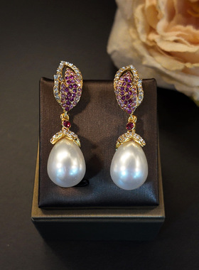 优雅高级感复古粉色水钻羽毛白色水滴珍珠优雅黄铜镀金耳钉秋冬