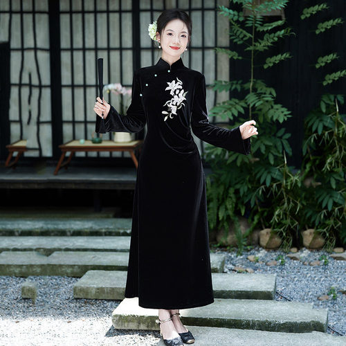 2026新款高端刺绣丝绒国风大摆裙新中式长袖旗袍改良年轻款女