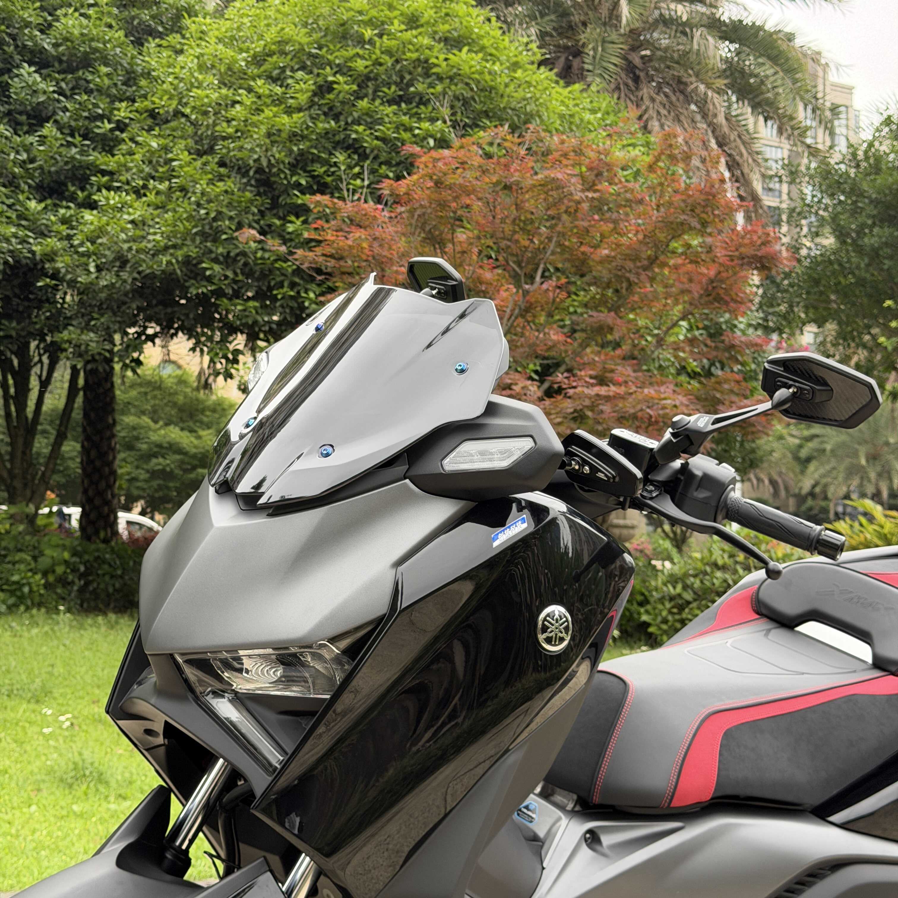 适用于25-26款雅马哈XMAX改装竞技风挡 XMAX300前挡风 运动挡风镜图片