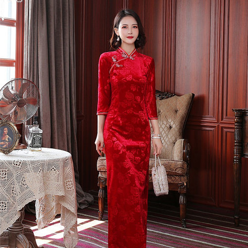 2026新款旗袍秋季传统金丝绒长款妈妈复古走秀单色祺袍女旗袍连衣