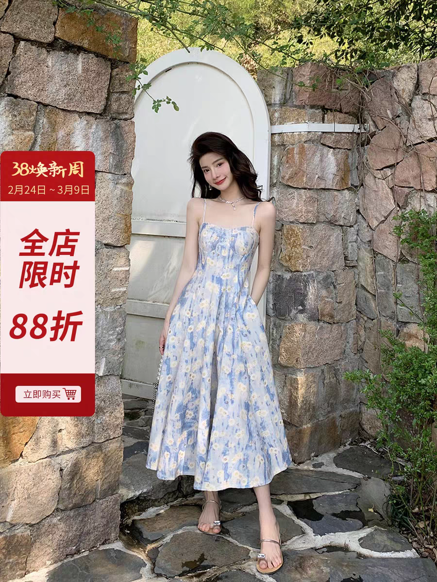 邓六六法式蓝色油画长裙海边度假沙滩裙大摆裙碎花吊带连衣裙女夏