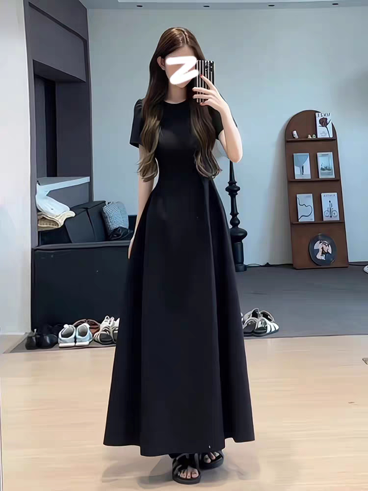 法式赫本风黑色连衣裙子女夏季2026新款小个子高级感收腰显瘦长裙