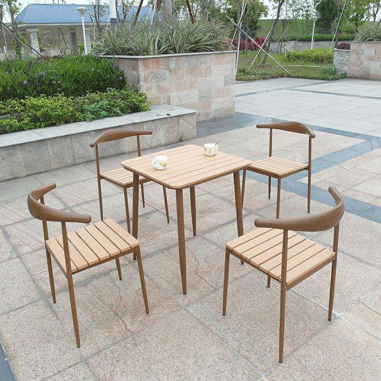 户外塑木桌椅组合室外餐厅一桌四椅庭院休闲阳台牛角餐椅北欧风情