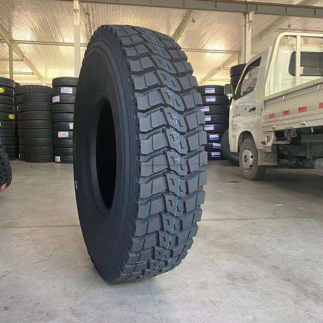 后八轮渣土车轮胎12R22.5载重卡车大货车轮胎耐磨
