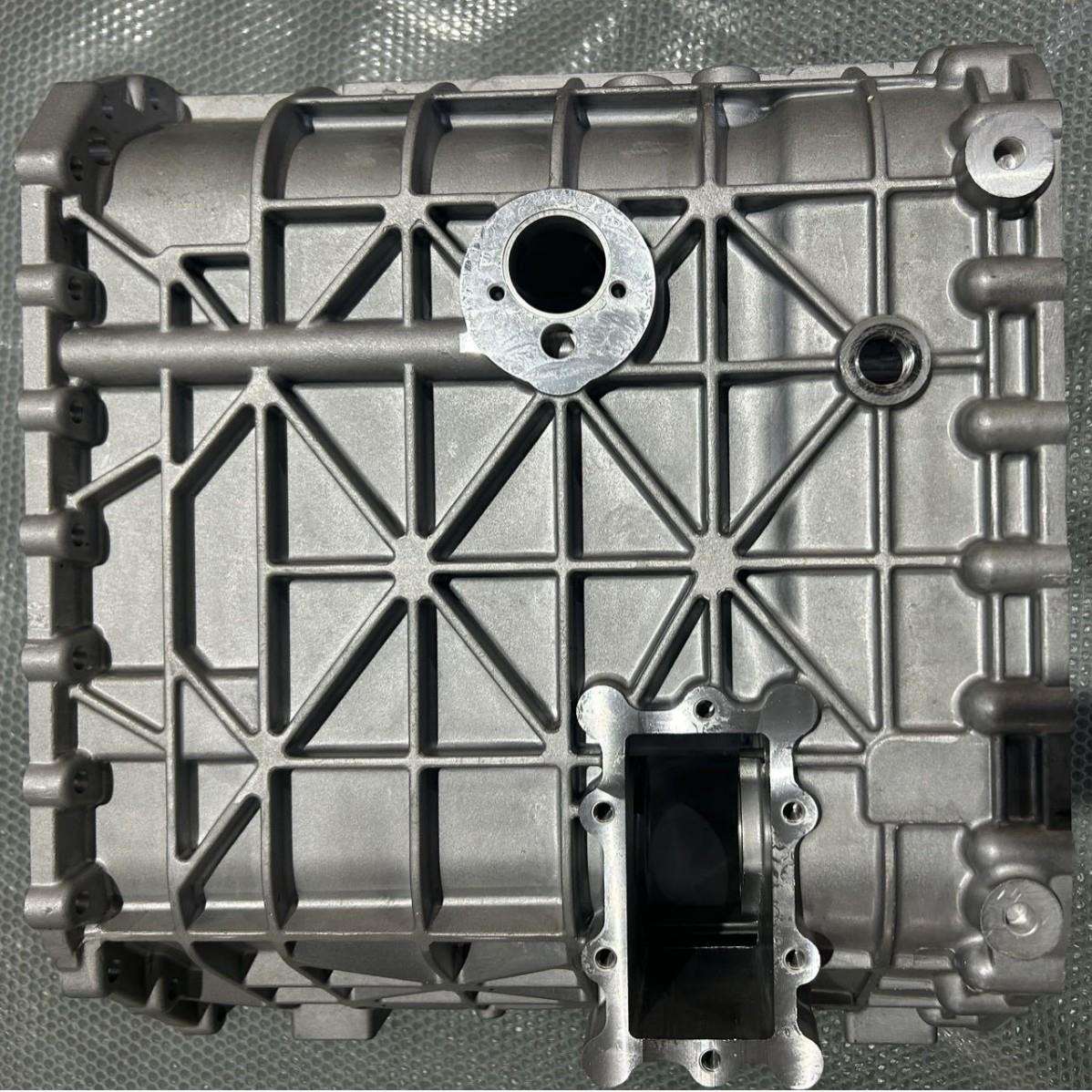 变速器带悬置中壳总成(16挡,铝壳,AMT,缓速器) AZ2203010180
