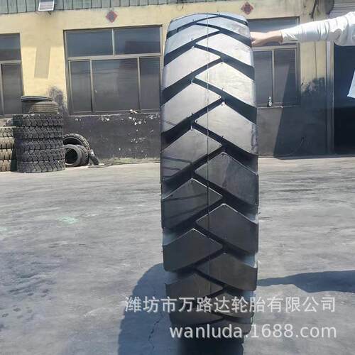 宽体车轮胎 1300R25 1400-25矿卡自卸车矿山工程机械尼龙轮胎