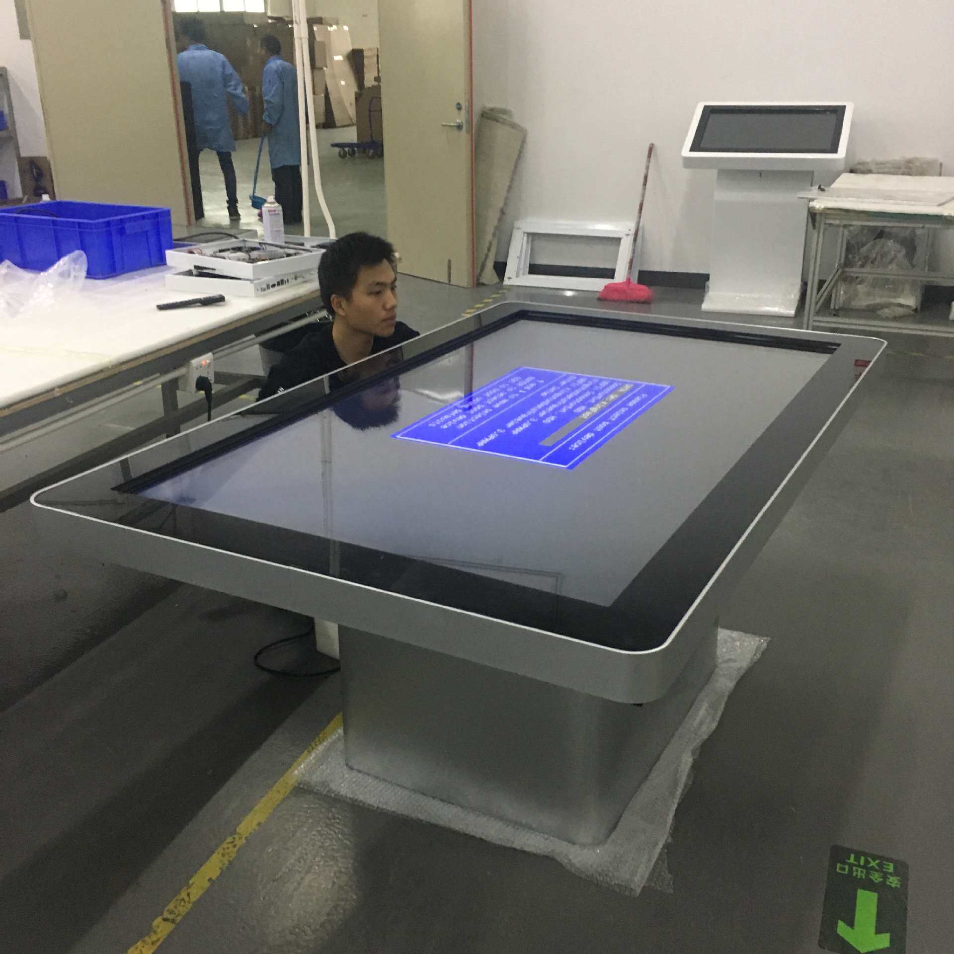 65/75寸触摸茶几触控桌触摸屏一体 液晶显示家具 物体识别触摸屏