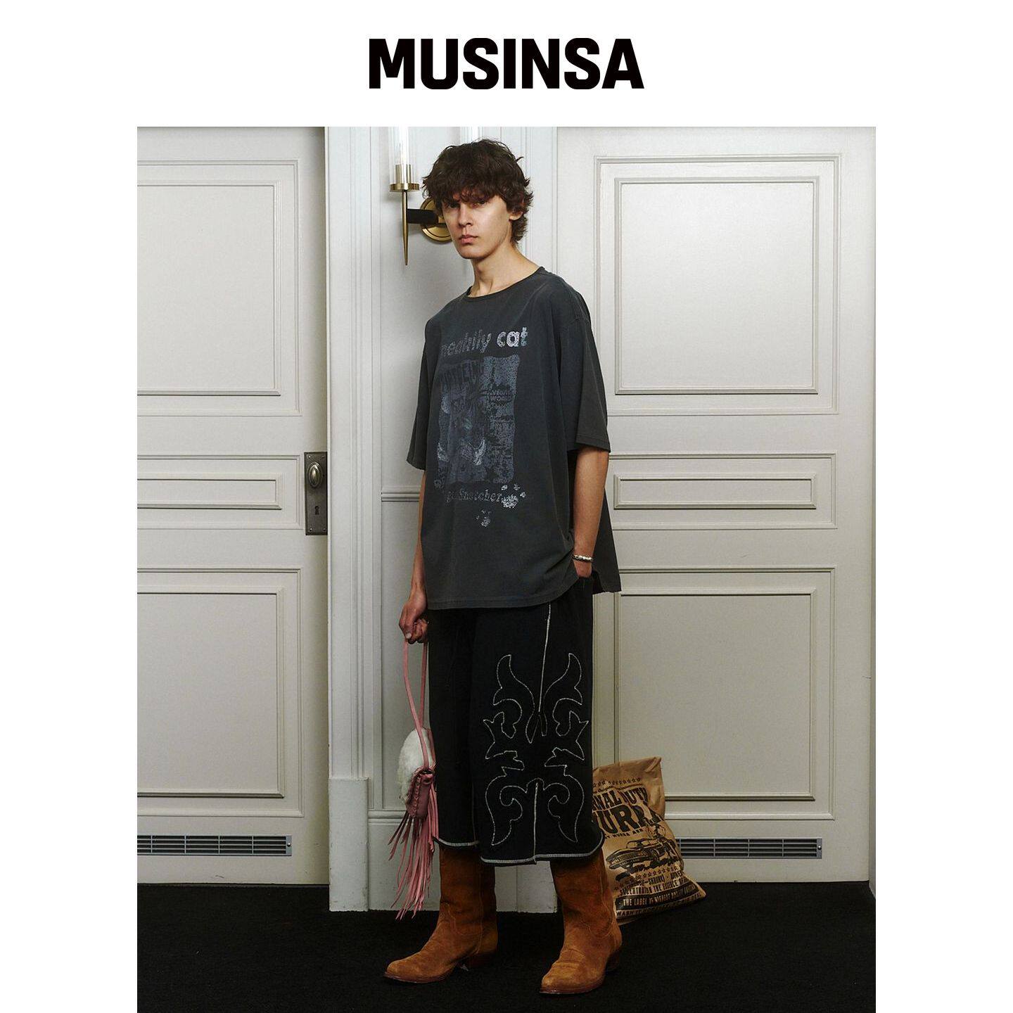 MURRA 羽毛贴花百慕大运动短裤 _ 黑色 MUSINSA韩国官网直邮进口