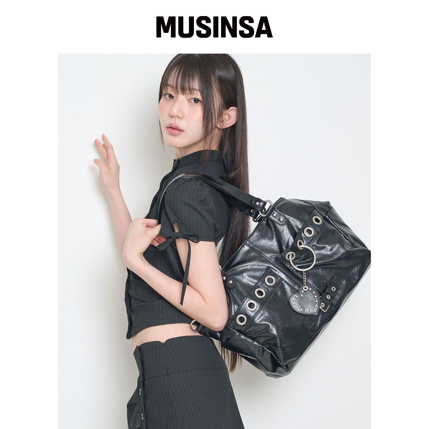 ILLIGO 心形吊饰眼孔肩包 黑色 MUSINSA韩国官网直邮进口图片