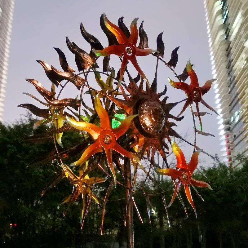外贸欧美风能转动新款户外花园草坪插件带灯太阳神旋轮大风车铁艺