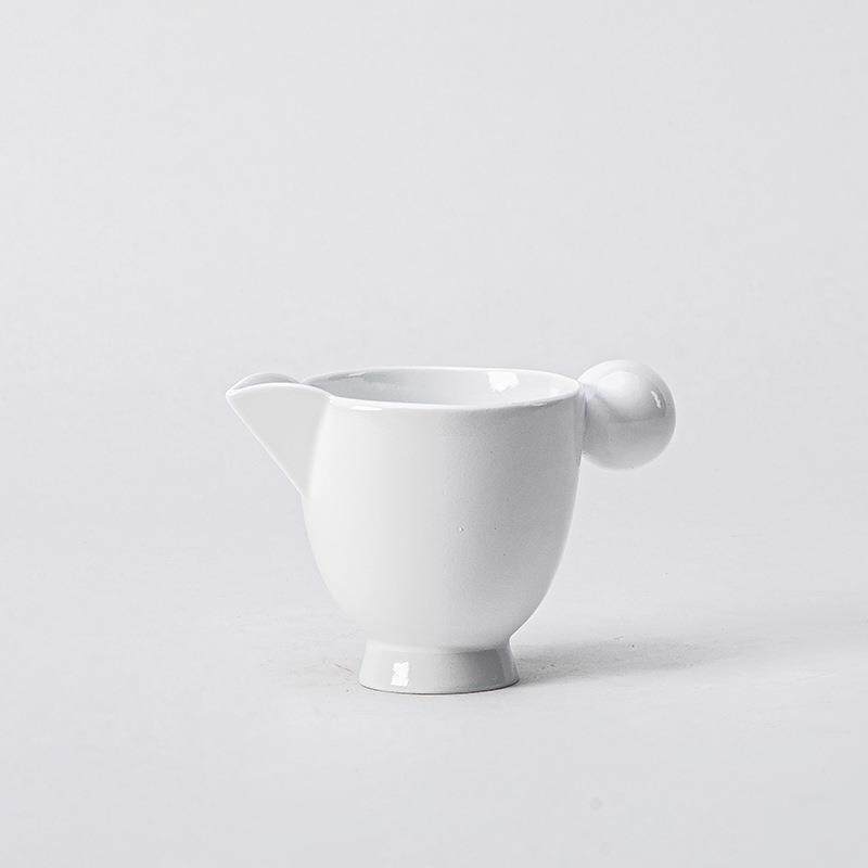 Darchin树脂小茶杯茶具套装 白色树脂汁斗杯家居用品 样板间橱柜