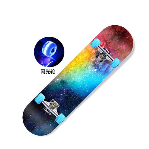 儿童滑板闪光轮滑板车四轮带灯双翘板初学者新手滑板厂家