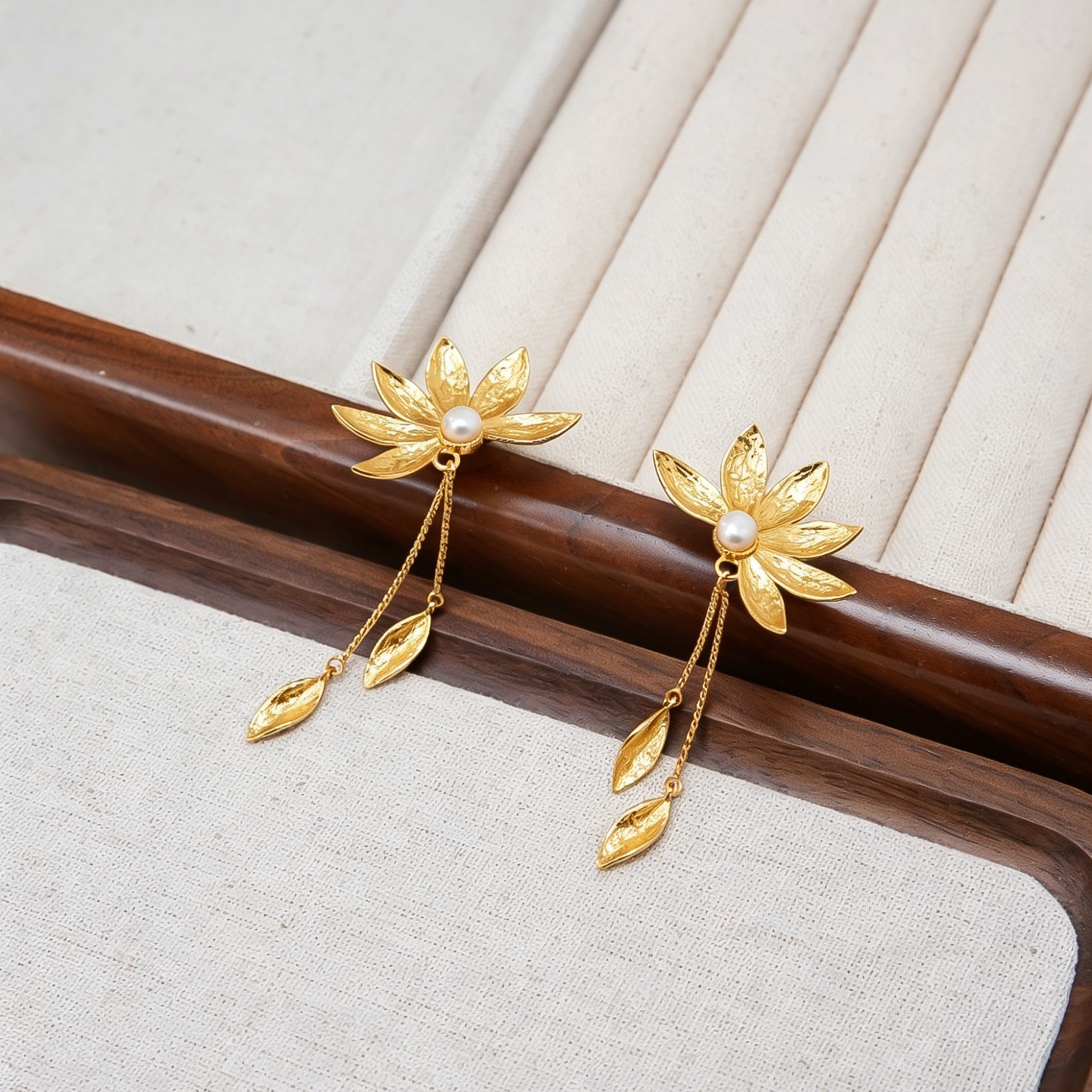 铜镀金花月佳期幸福花耳钉吊坠
