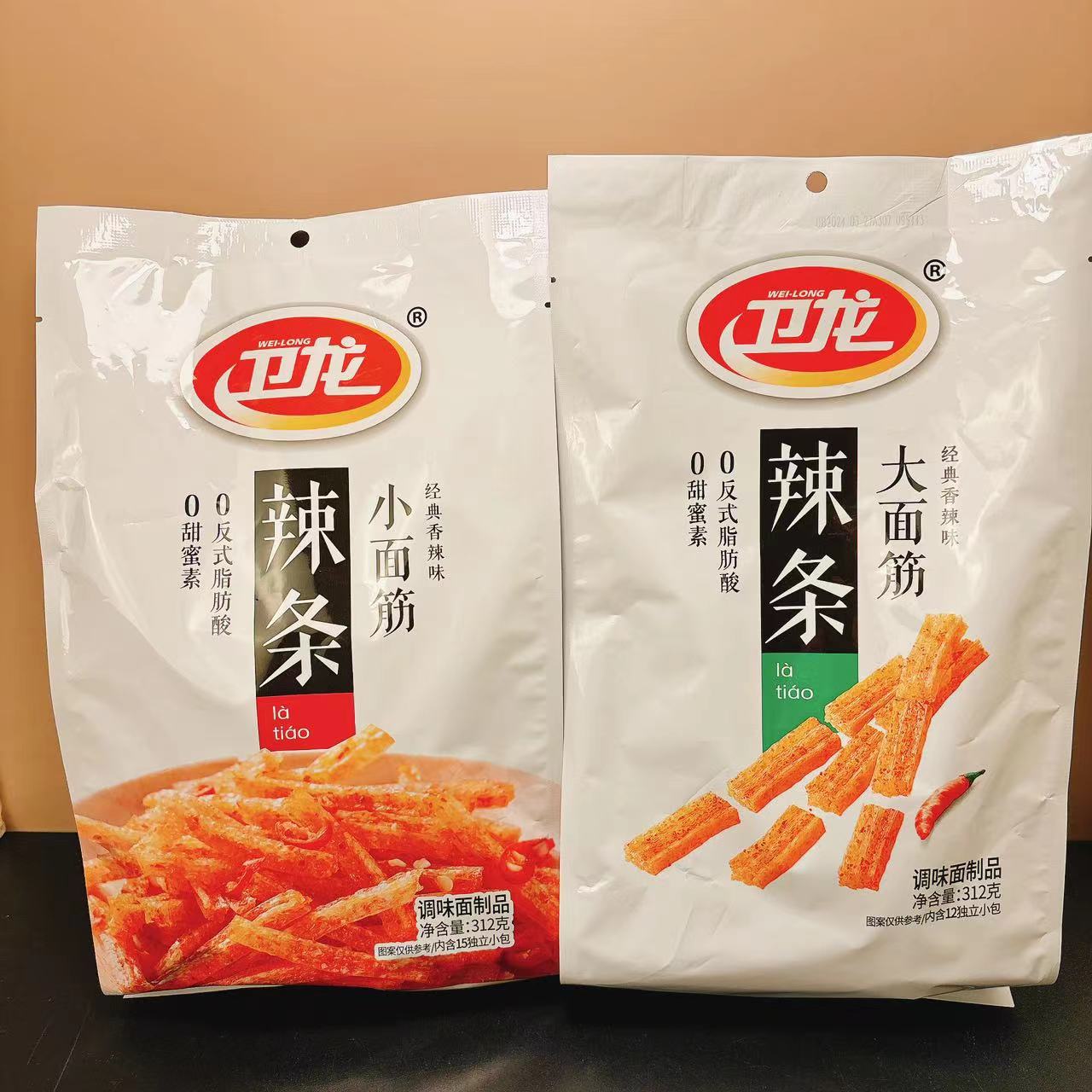 卫龙辣条大面筋小面筋312g内含12小袋包邮零食网红豆干制品儿时