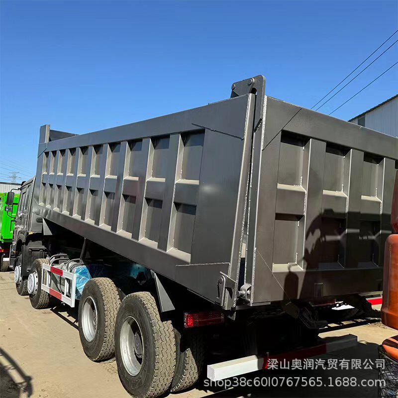 前四后八豪沃自卸车出口 矿用双桥工程车 右驾驶舱翻斗垃圾车