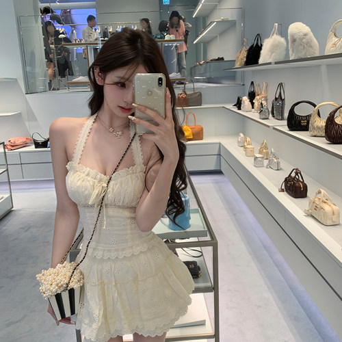 你的懒懒llan【奶油玉兔】法式风情性感绣花挂脖上衣+半裙套装女