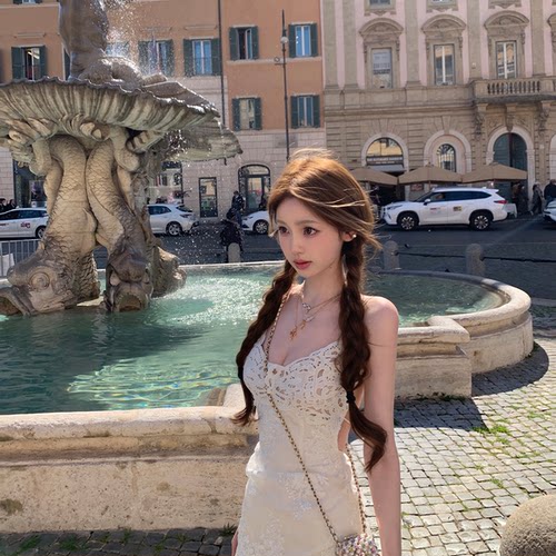 你的懒懒llan蕾丝露背连衣裙