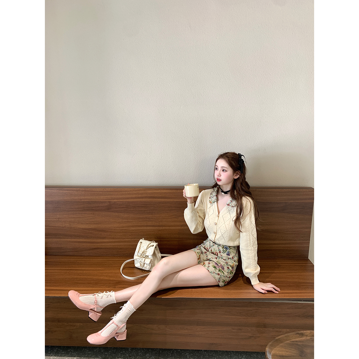 你的懒懒llan 鎏金落日 氛围感软糯V领针织上衣印花短裤套装女秋