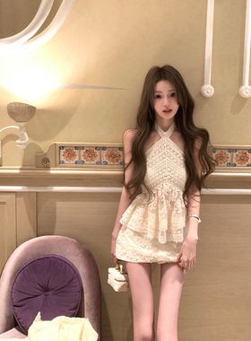 你的懒懒llan【芙渠盈盈】松弛性感蕾丝拼接挂脖上衣+半裙套装女