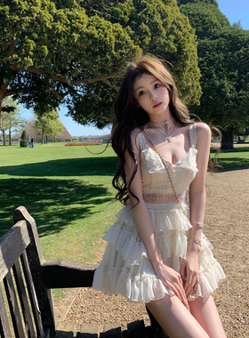 你的懒懒llan【Hanpton Court】学院感蕾丝荷叶边拼接吊带连衣裙