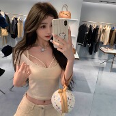 你 小心机百搭纯欲低领设计三色T恤女新款 懒懒llan 轻松拿捏