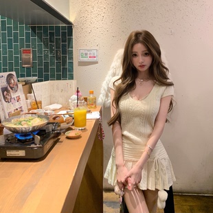 你的懒懒llan【私心最爱】柔光丝绸缎面V领针织T+蕾丝内搭套装女