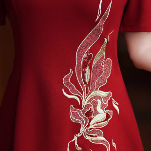 2026新款中年妈妈春装礼服婚宴礼服旗袍年轻喜婆婆红色喜服连衣裙