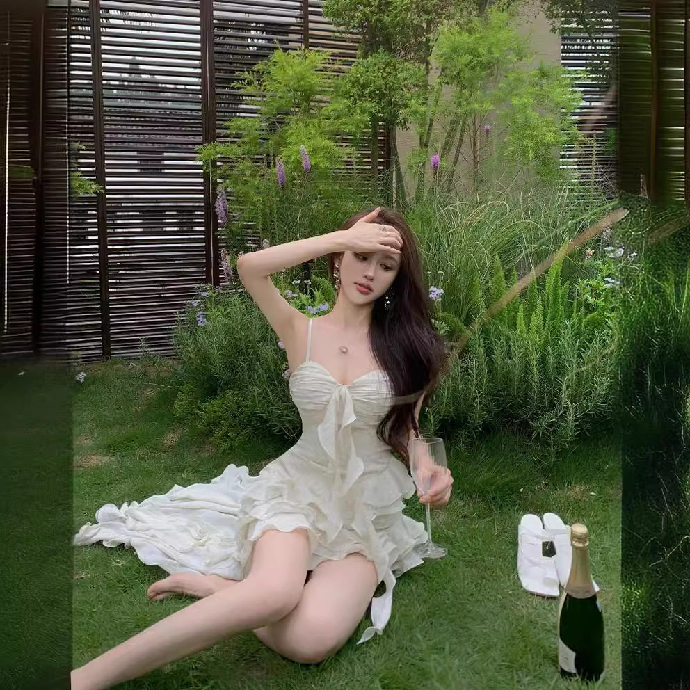2026新款法式荷叶边不规则吊带连衣裙仙女夏季气质纯欲风海边度假图片