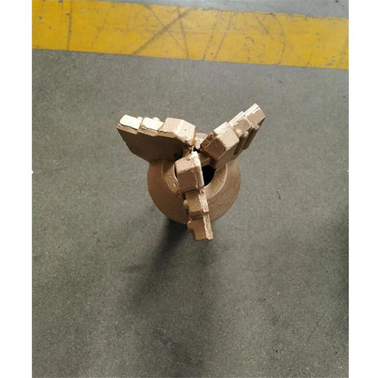 定向井专用牙轮钻头 12 1/4” 311mm HJT537 江汉镶齿三牙轮钻头