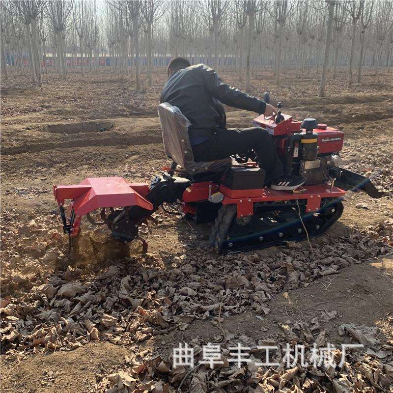 果园大棚乘坐式微耕机多功能小型犁地机新款自走式履带式微耕机