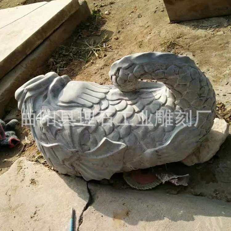 厂家供应石雕鱼 大理石雕翻尾鱼喷水雕塑 青石翻尾石鱼雕塑