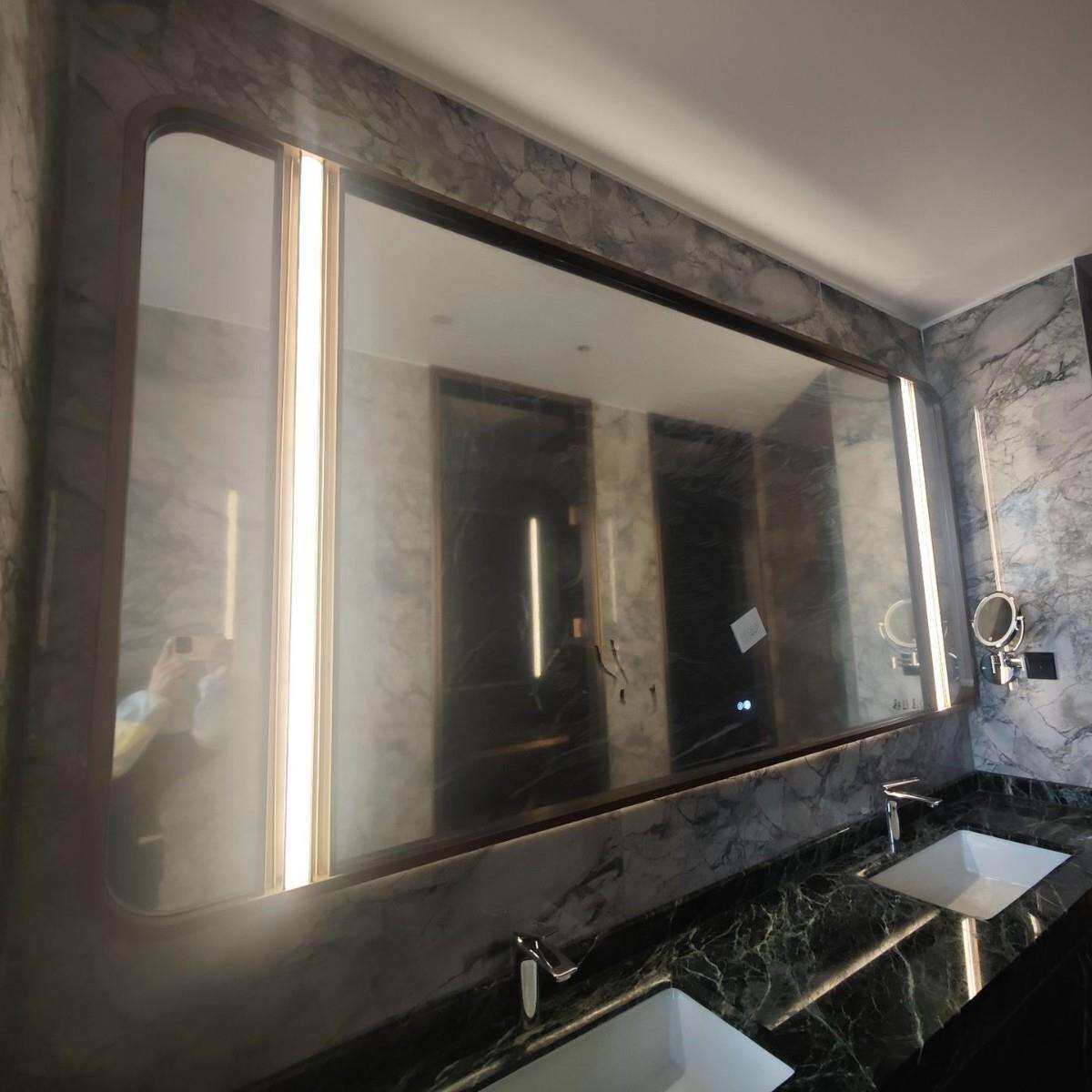 厂家直销酒店LED无极灯管不锈钢别墅智能卫生间浴室高清环保镜