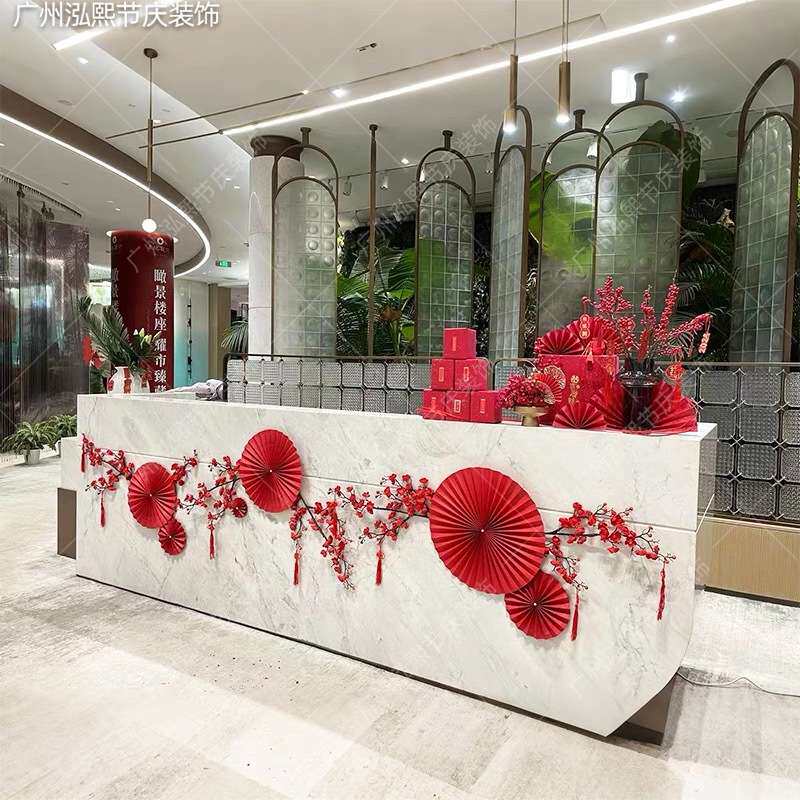 春节氛围装饰2026马年4s店商场前台大堂场景布置折纸扇花藤条摆件
