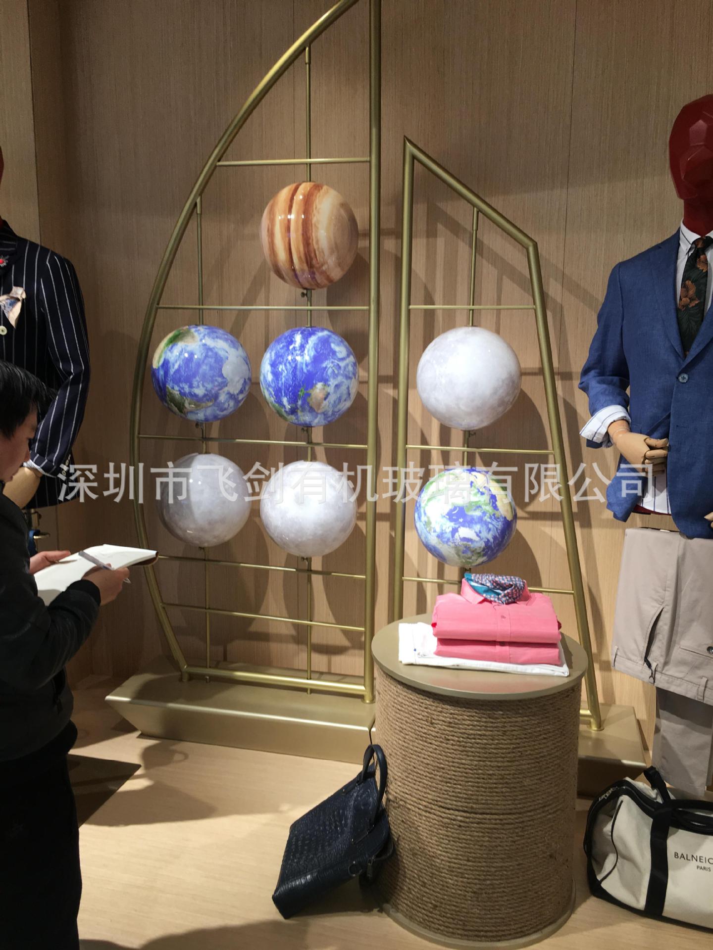 橱窗美陈亚克力太空球吊球定制