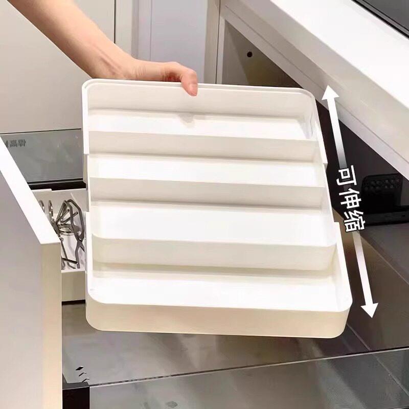 可伸缩抽屉收纳盒内置分隔盒餐具筷勺子保鲜膜分格厨房用品整理盒