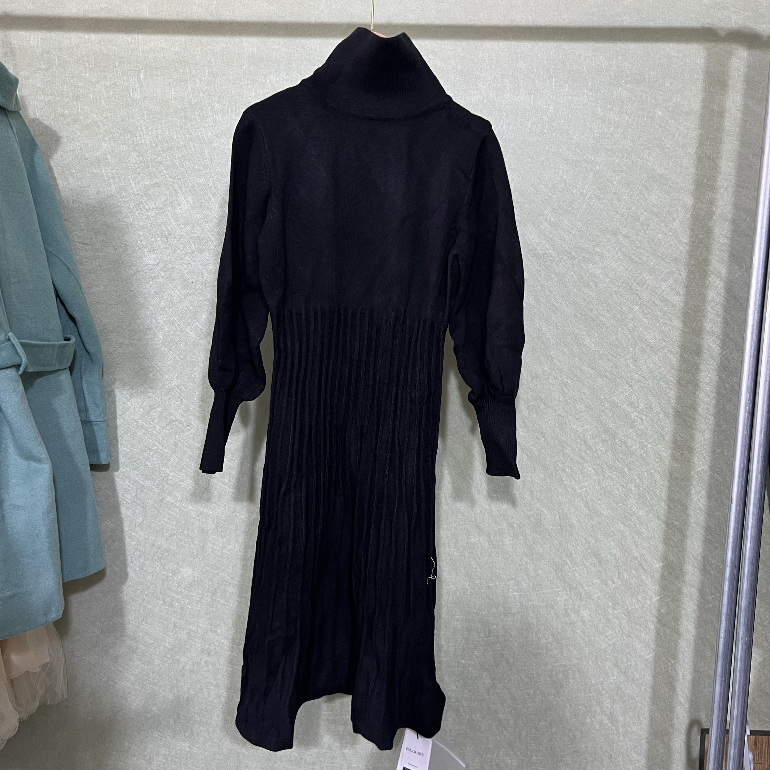 伊华系列专柜 889黑色高领长款毛衣裙