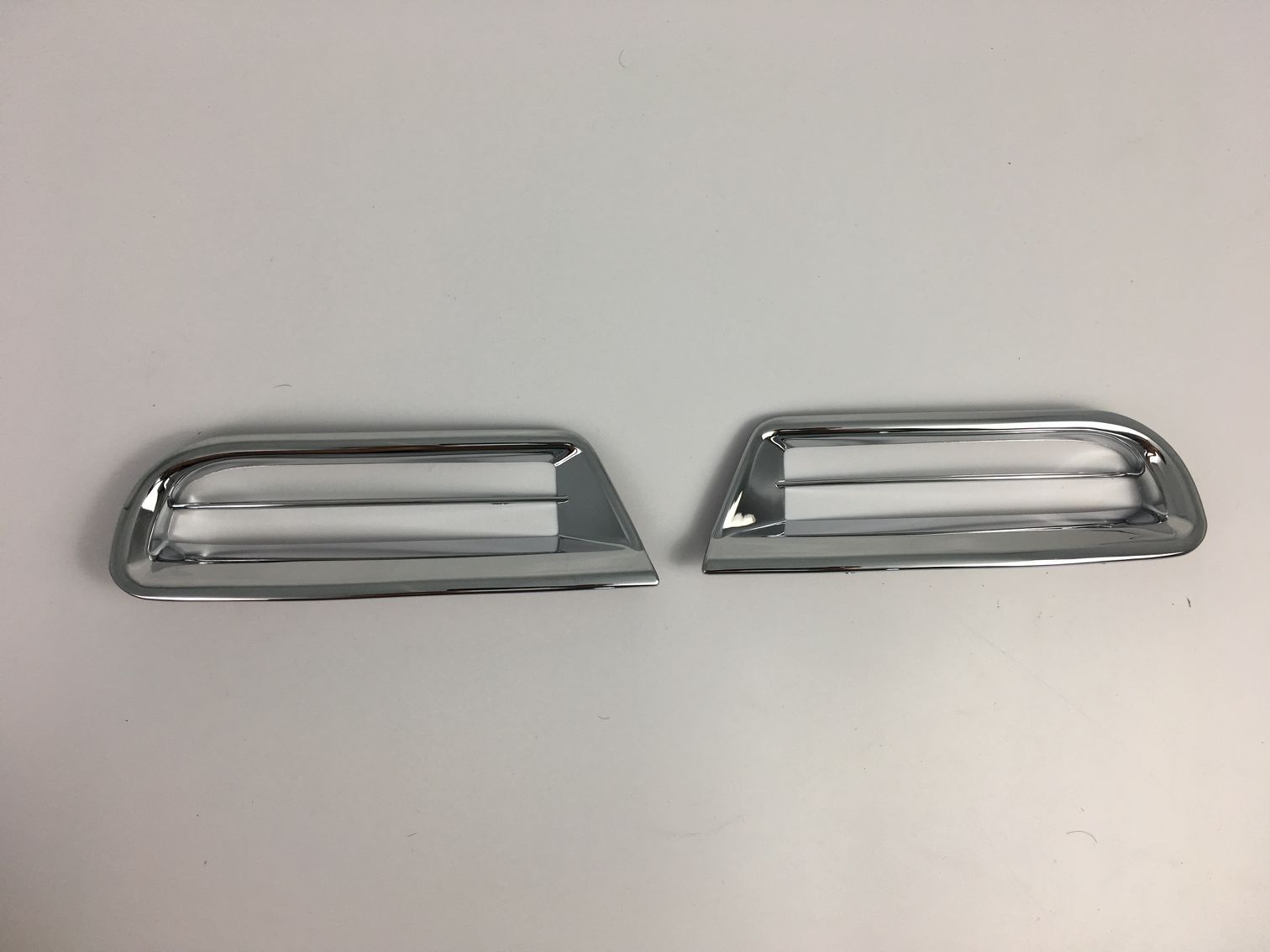 09-13RAV4后雾灯罩框爆款