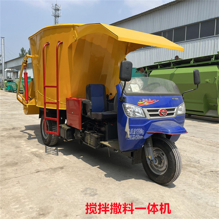 3立方电动TMR撒料车粉碎搅拌