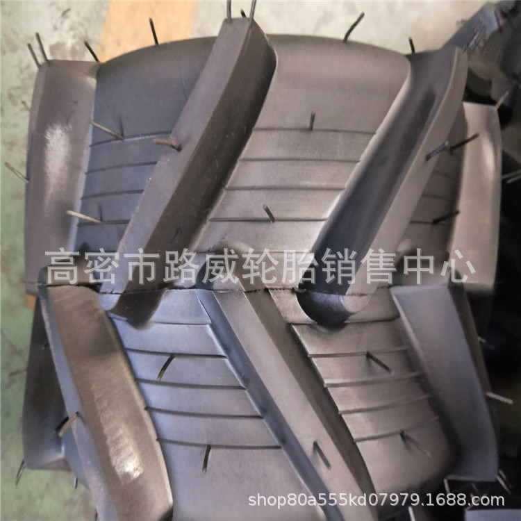 英文牌18x9-8人字纹割草机胎