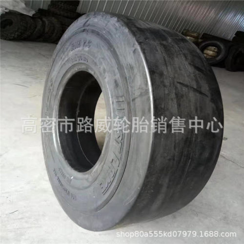 实心胎 10.00-20 光面压路机轮胎 工程轮胎