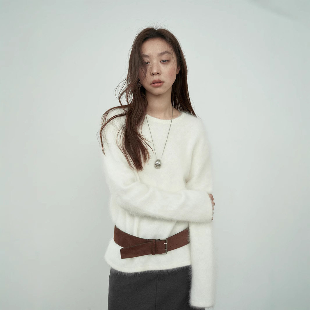 Onde FW26 慵懒黑金绒系氛围感保暖仿羊绒套头毛衣