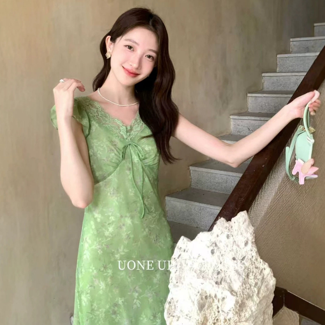 UONE2026夏季新款法式气质浪漫假日清新温柔系带蕾丝拼接连衣裙女