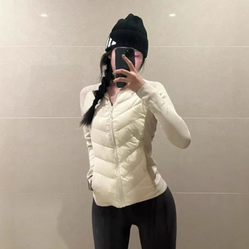 轻薄保暖羽绒服短女款冬季2026新款显瘦瑜伽外套修身内胆拼接上衣