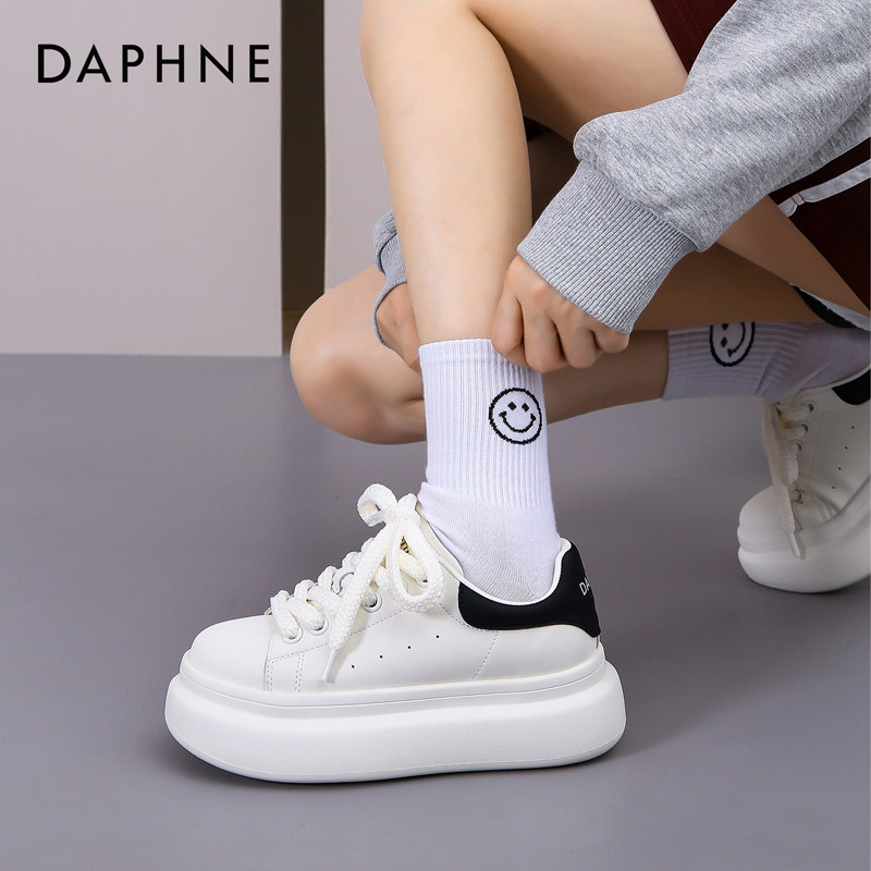 达芙妮2026年春秋新款厚底增高小白鞋小个子时尚百搭板鞋休闲女鞋
