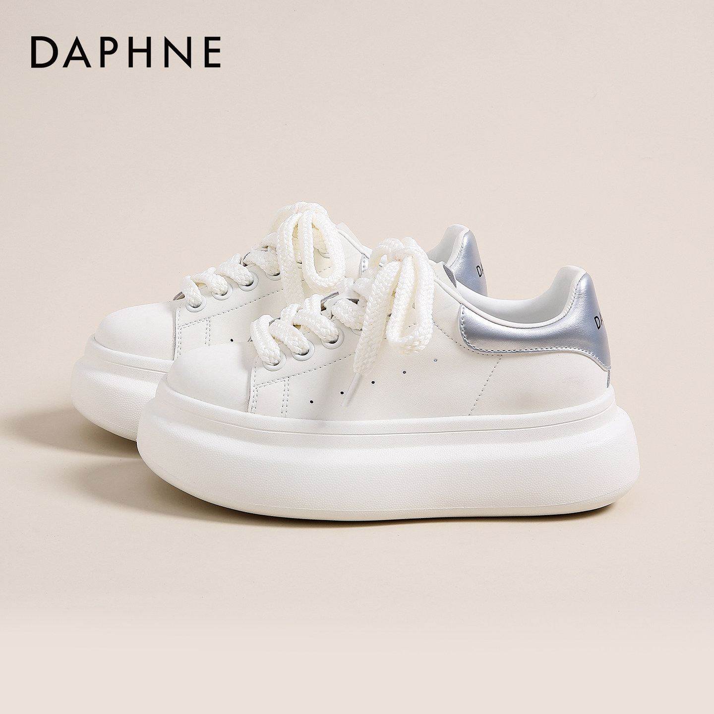 达芙妮2026年春季新款厚底小白鞋小个子增高时尚百搭板鞋休闲女鞋